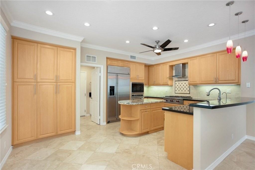 28931 Rockport Dr - Photo 3 of 30