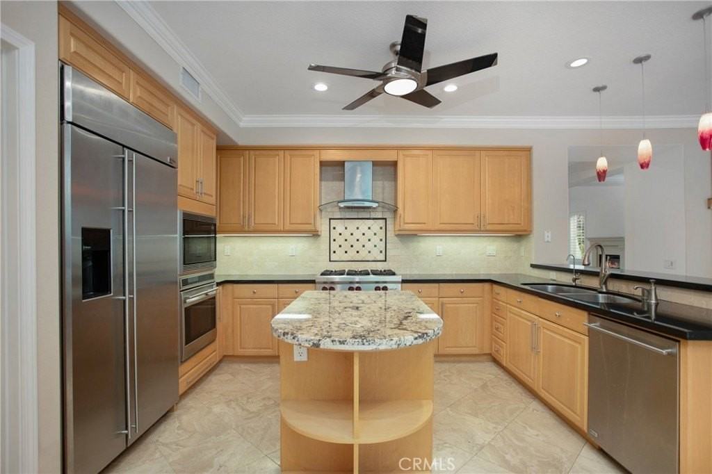 28931 Rockport Dr - Photo 4 of 30