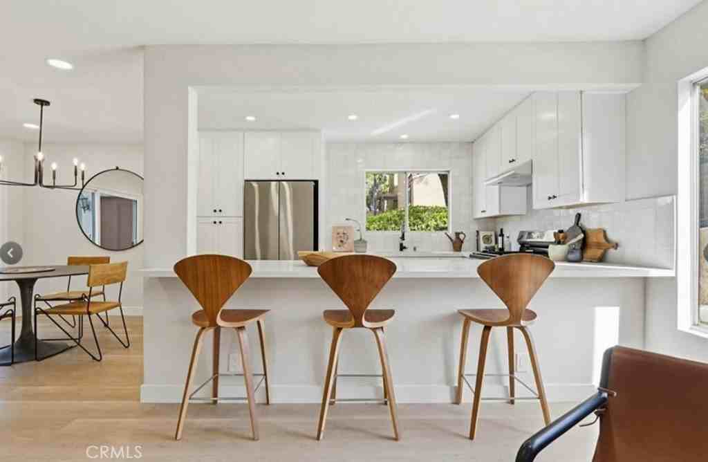 2708 Via Colina - Photo 4 of 17