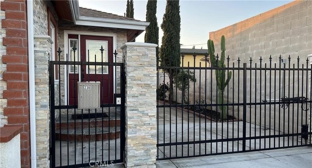 236 S Tustin St - Photo 4 of 49