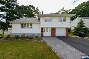 featured image of 154 Middlesex Ave