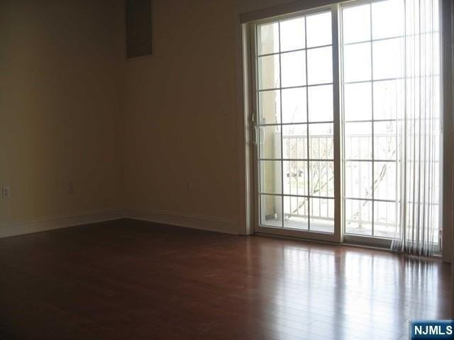 2411 Windsor Park Ct - Photo 3 of 25