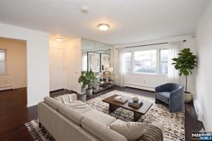 featured image of 18 Colonial Dr