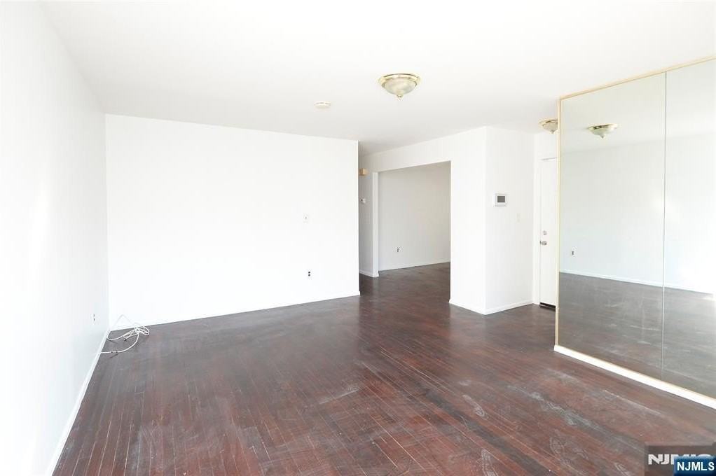 18 Colonial Dr - Photo 3 of 11