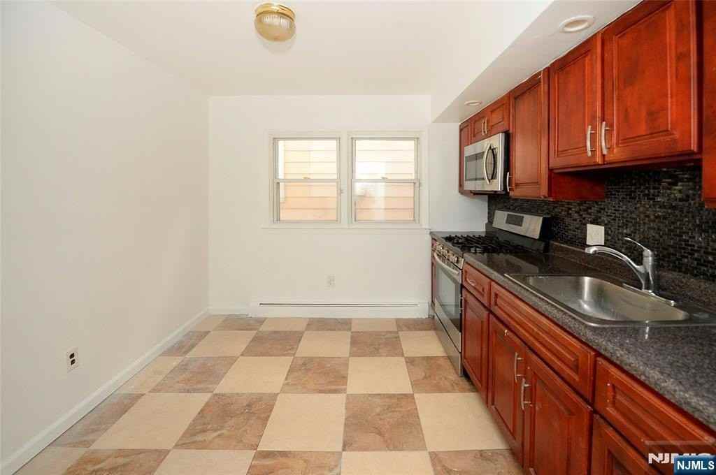 18 Colonial Dr - Photo 6 of 11