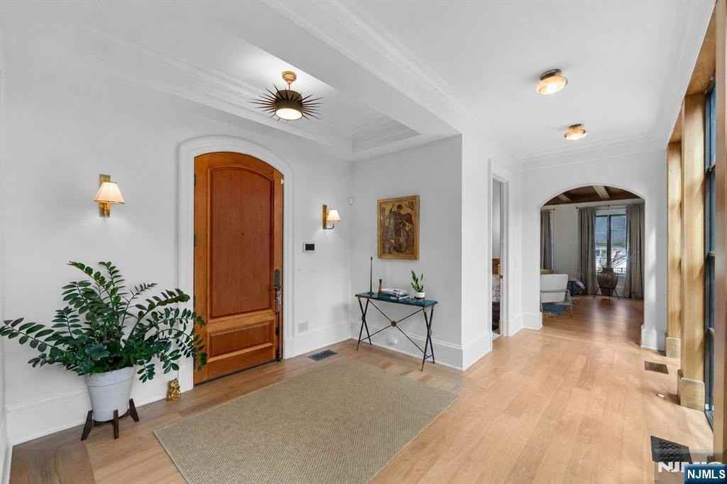 548 Sylvan Pl - Photo 7 of 50