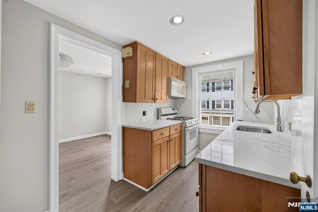 16 Randolph Ter - Photo 3 of 21