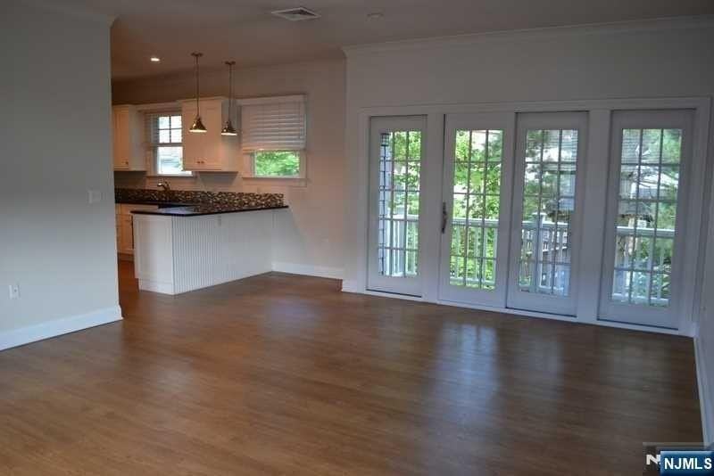 201 Franklin Ave #201E - Photo 2 of 21