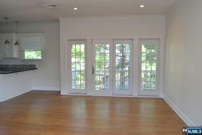 201 Franklin Ave #201E - Photo 3 of 21