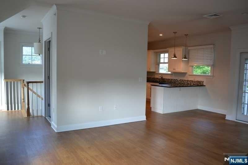 201 Franklin Ave #201E - Photo 4 of 21