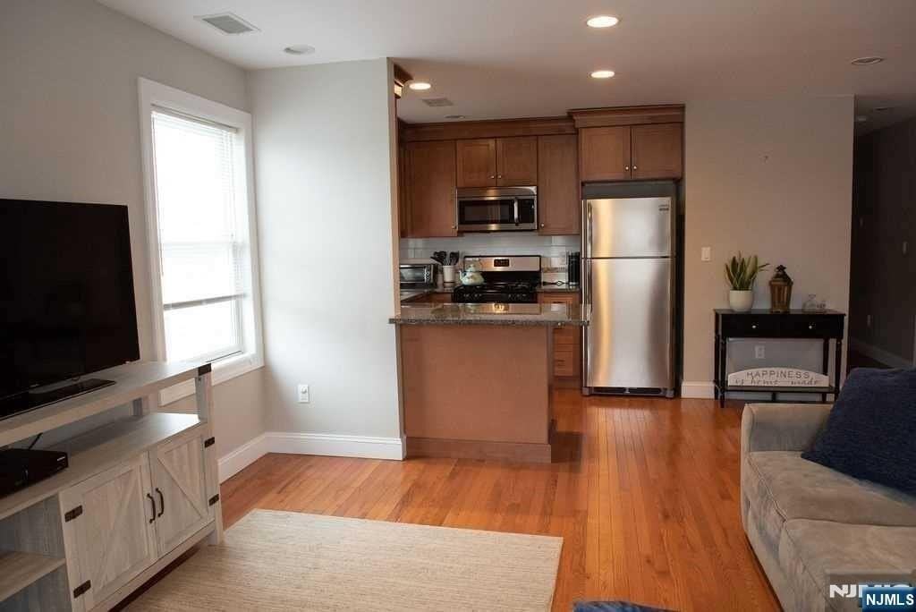 60 Park Ave #1 - Photo 5 of 16