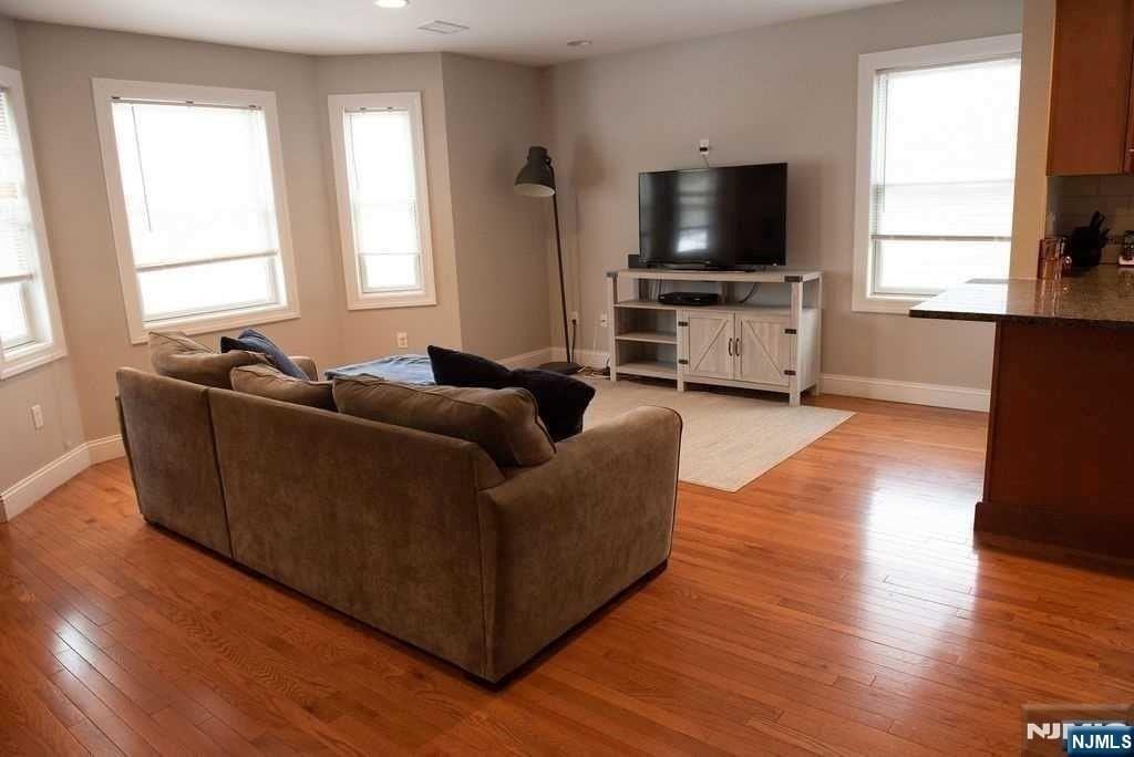 60 Park Ave #1 - Photo 7 of 16