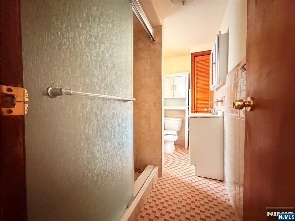 99 1st Ave #2ndFL - Photo 4 of 8