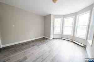featured image of 131 S 8th St #1