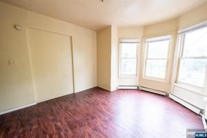 featured image of 131 S 8th St #2