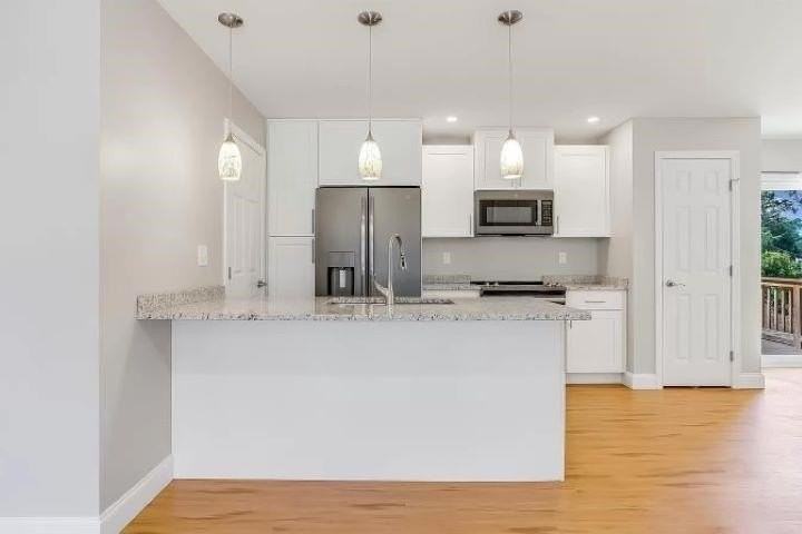 494 Youville St - Photo 6 of 10