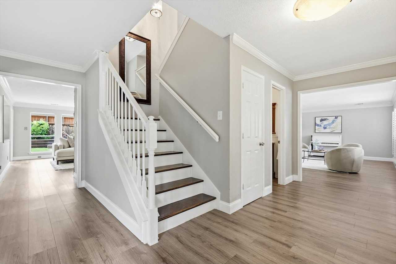 1813 Weanne Dr - Photo 3 of 40