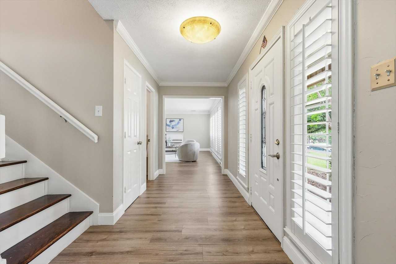 1813 Weanne Dr - Photo 5 of 40