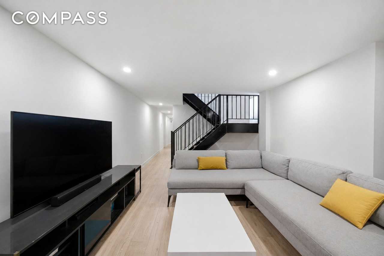 507 8th Ave #1B - Photo 3 of 12
