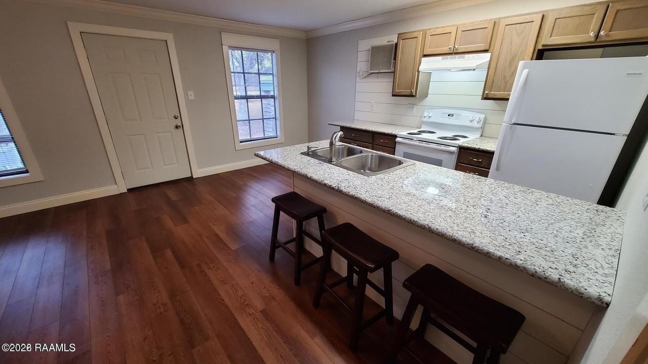 2321B E Milton Ave - Photo 4 of 10
