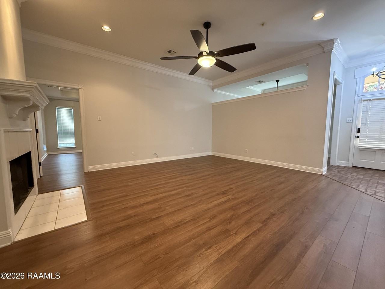 133 Woodstock Dr - Photo 5 of 18