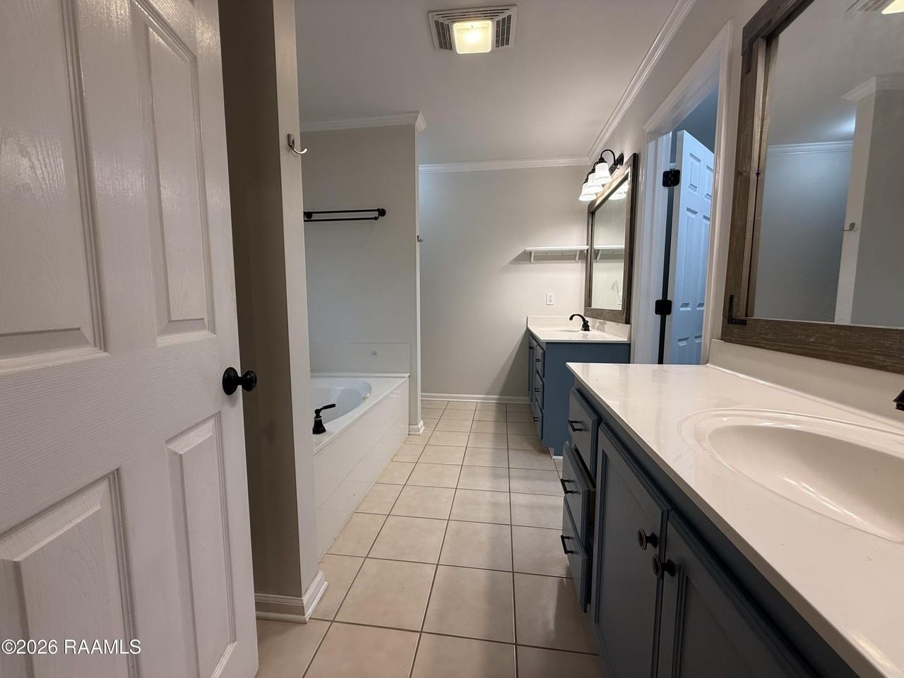133 Woodstock Dr - Photo 7 of 18