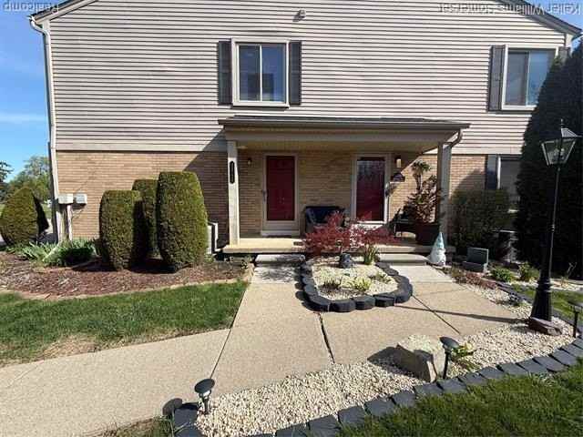 44724 Maryland Ct - Photo 2 of 20