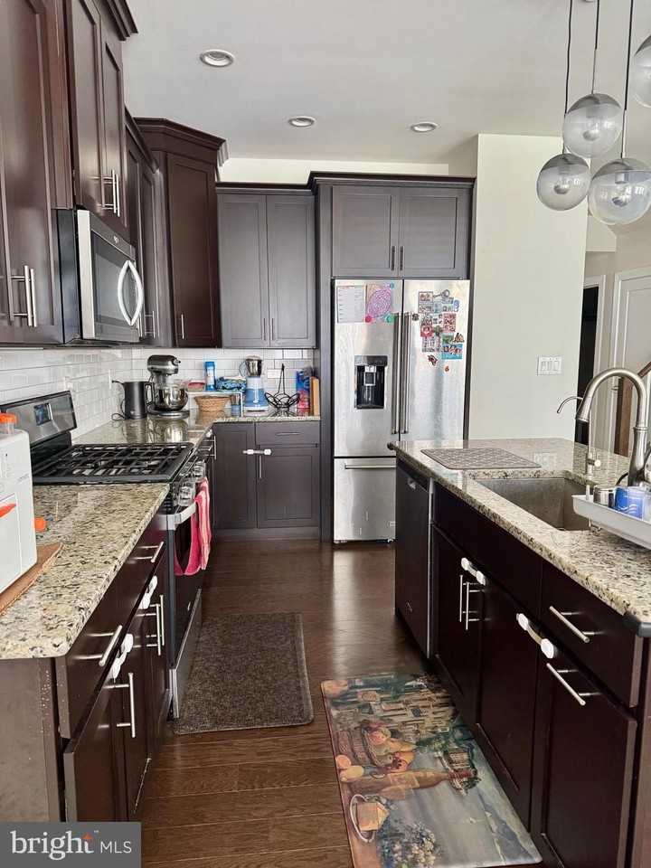 607 Mockernut Ct - Photo 5 of 19