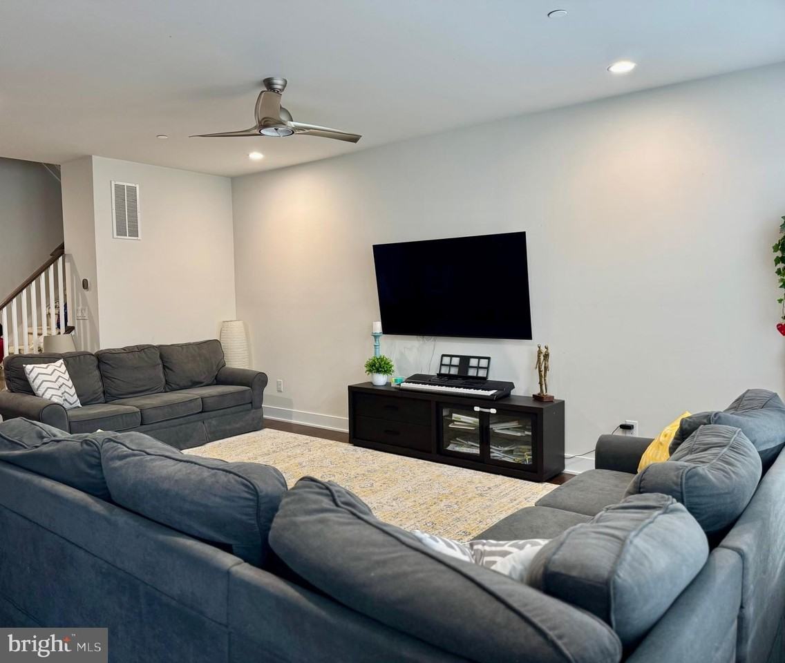 607 Mockernut Ct - Photo 6 of 19