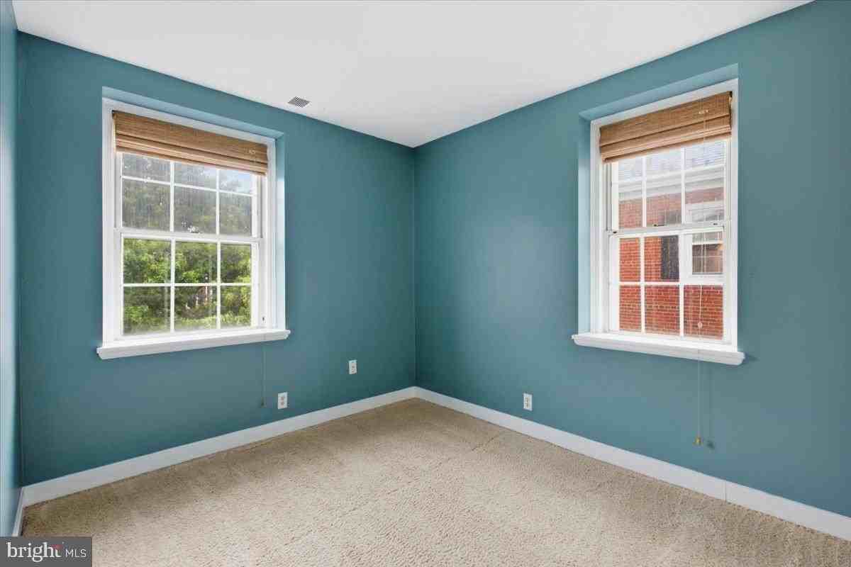 2942 S Columbus St #C2 - Photo 2 of 20