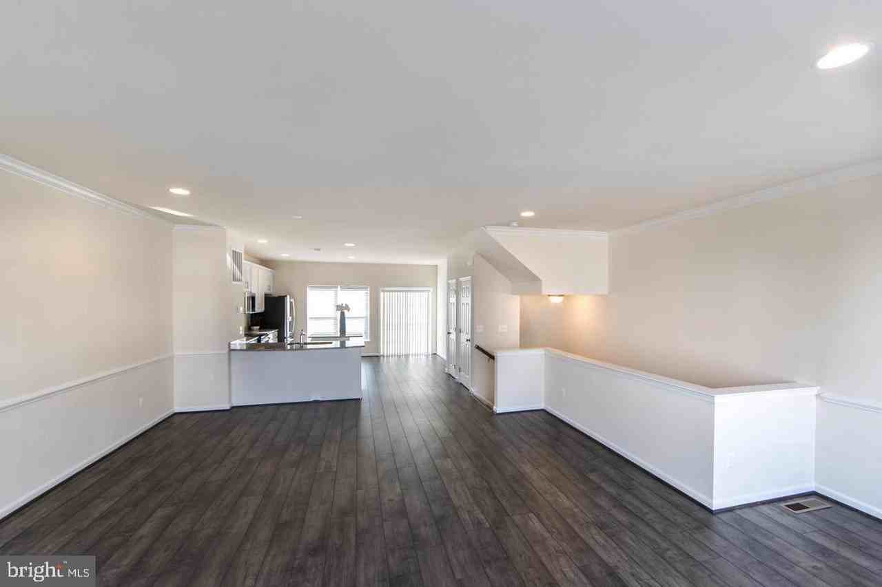 206 Apsley Ter - Photo 2 of 17