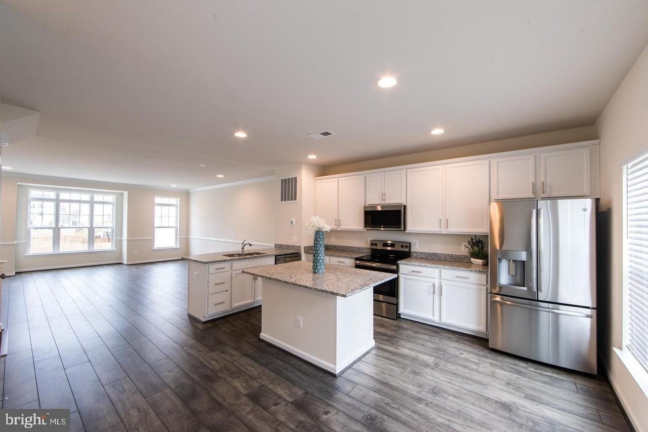 206 Apsley Ter - Photo 3 of 17