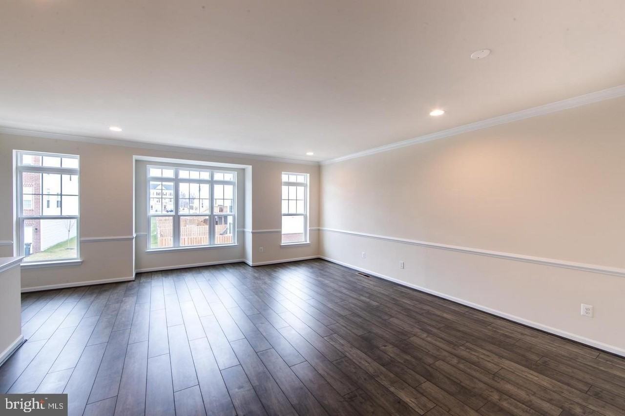 206 Apsley Ter - Photo 6 of 17