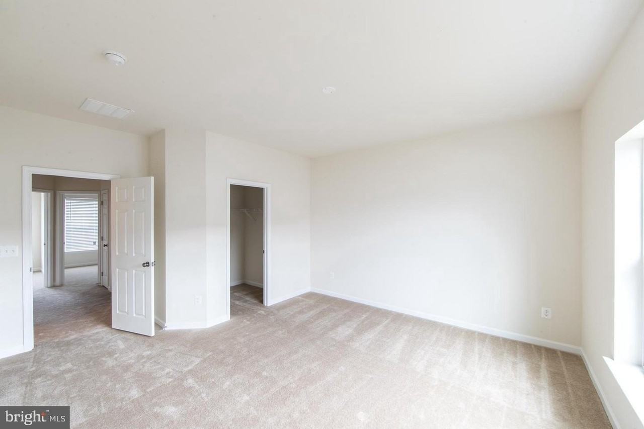 206 Apsley Ter - Photo 7 of 17