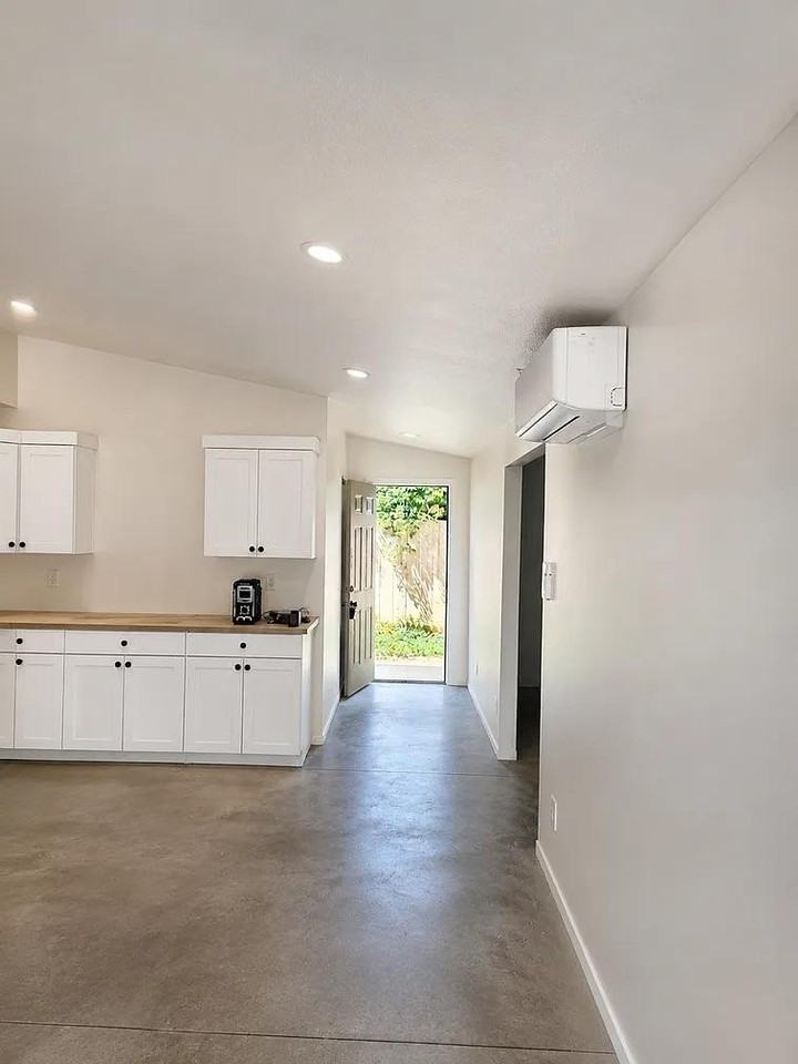 224 W G St - Photo 2 of 7