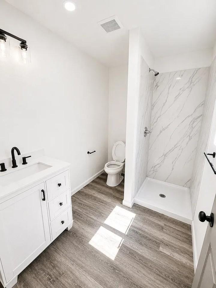 224 W G St - Photo 3 of 7