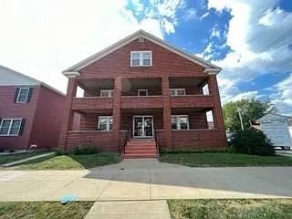 404 S Franklin St - Photo 3 of 9