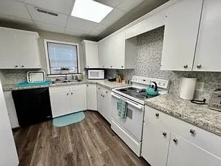 404 S Franklin St - Photo 4 of 9