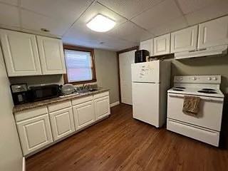 404 S Franklin St - Photo 5 of 9