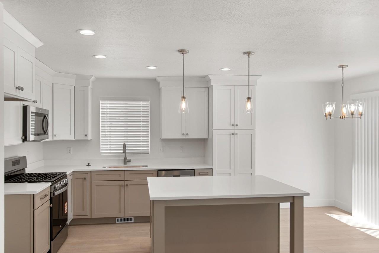 3779 S 1950 W - Photo 6 of 14