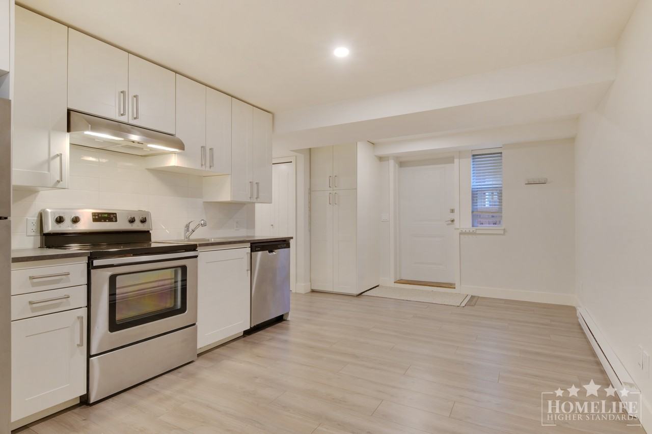 297 172A St - Photo 2 of 11