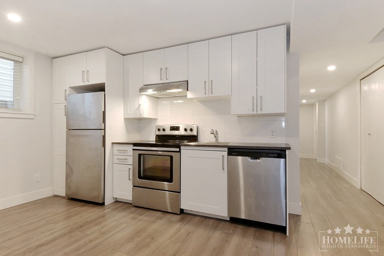 297 172A St - Photo 5 of 11