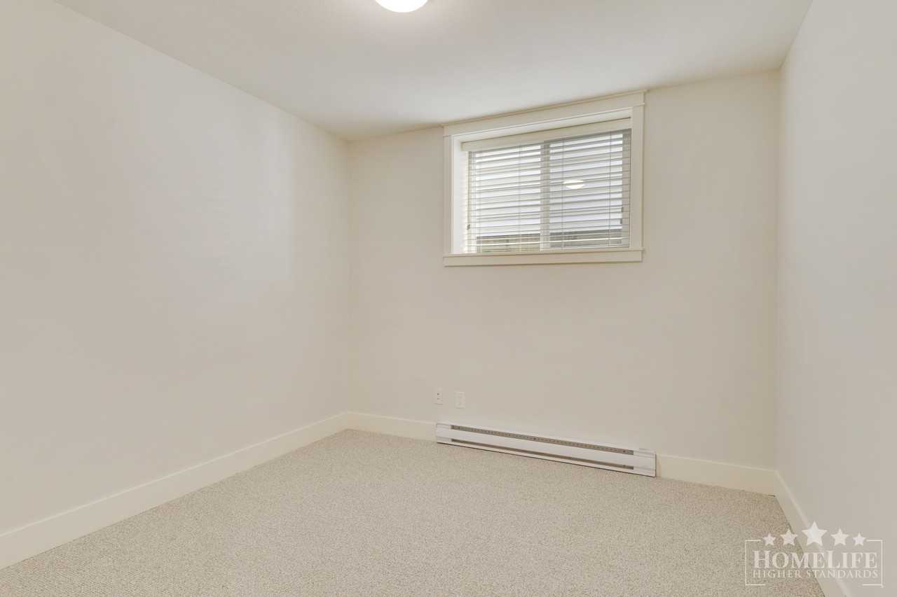 297 172A St - Photo 7 of 11