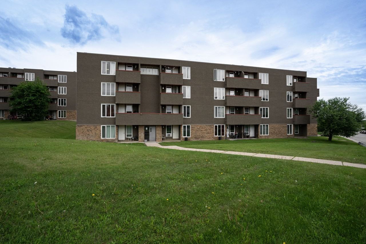 Marsh Manor Apartments - Photo 4 of 6
