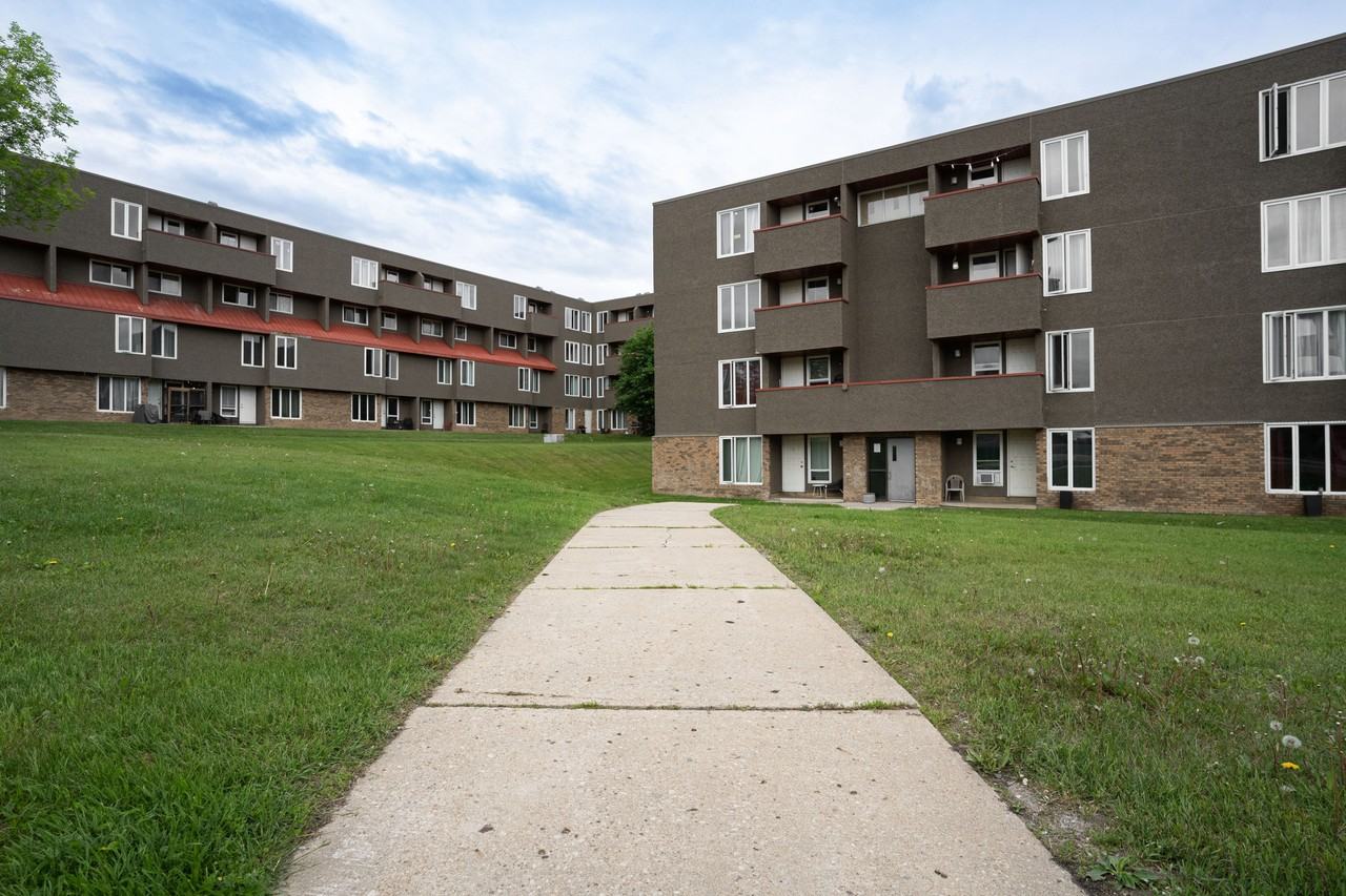 Marsh Manor Apartments - Photo 5 of 6