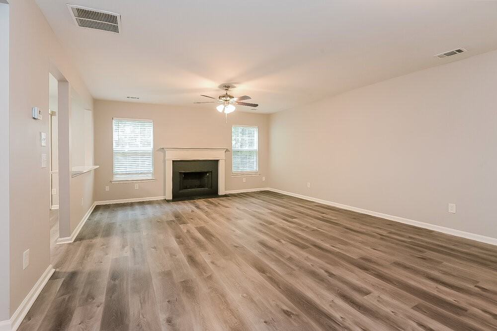 2495 Mayfair Dr - Photo 4 of 17