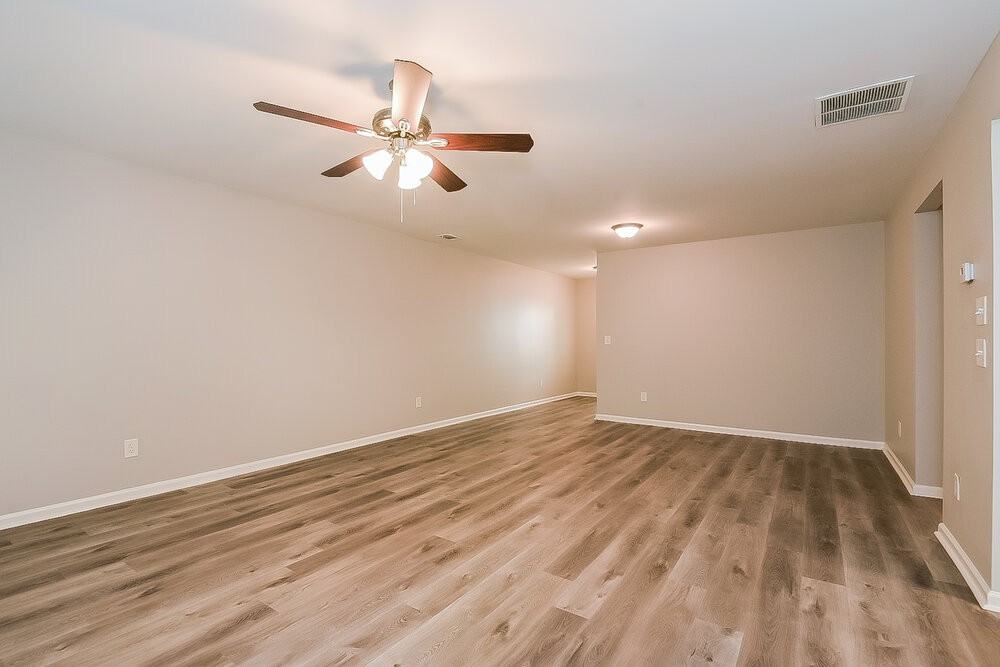 2495 Mayfair Dr - Photo 6 of 17