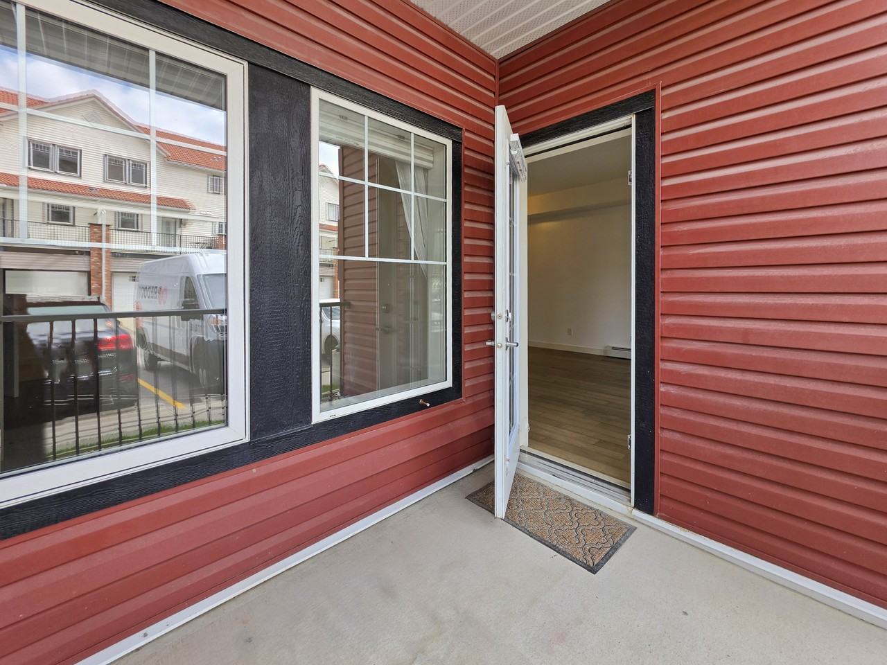 20 Royal Oak Plaza Nw - Photo 2 of 22