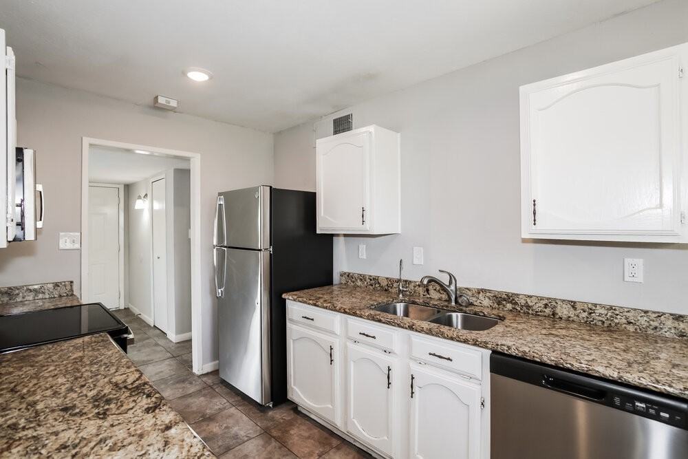 2109 Kings Rd - Photo 7 of 19