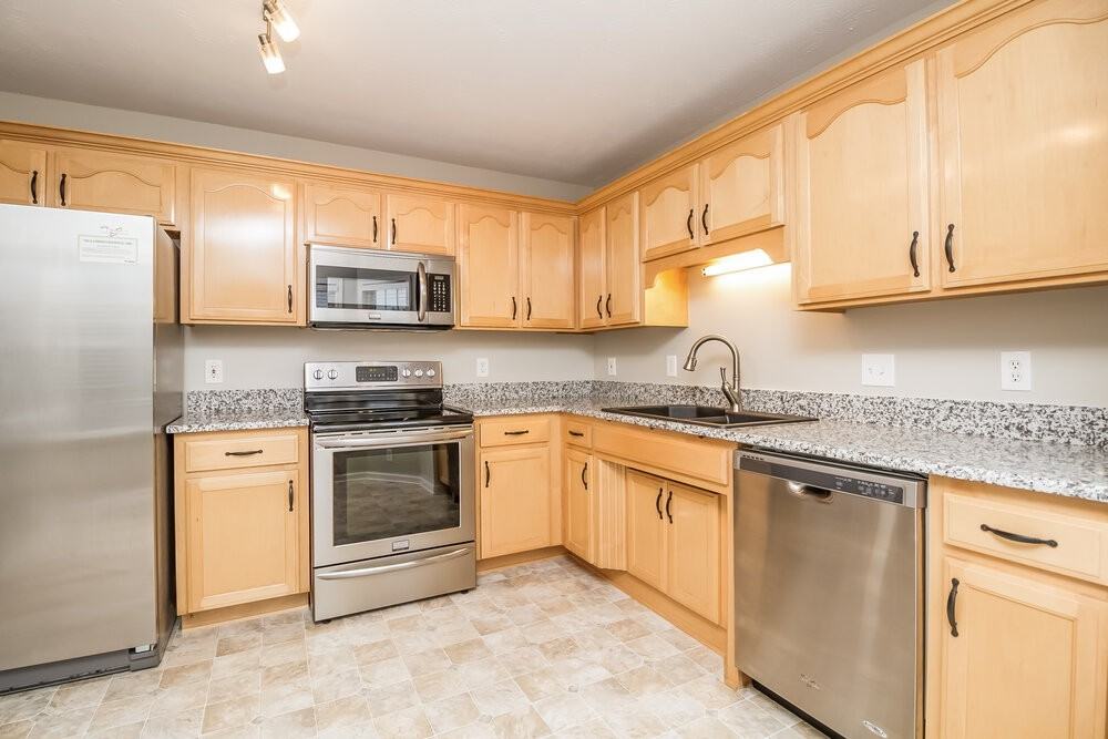 2910 Iona Dr - Photo 6 of 19